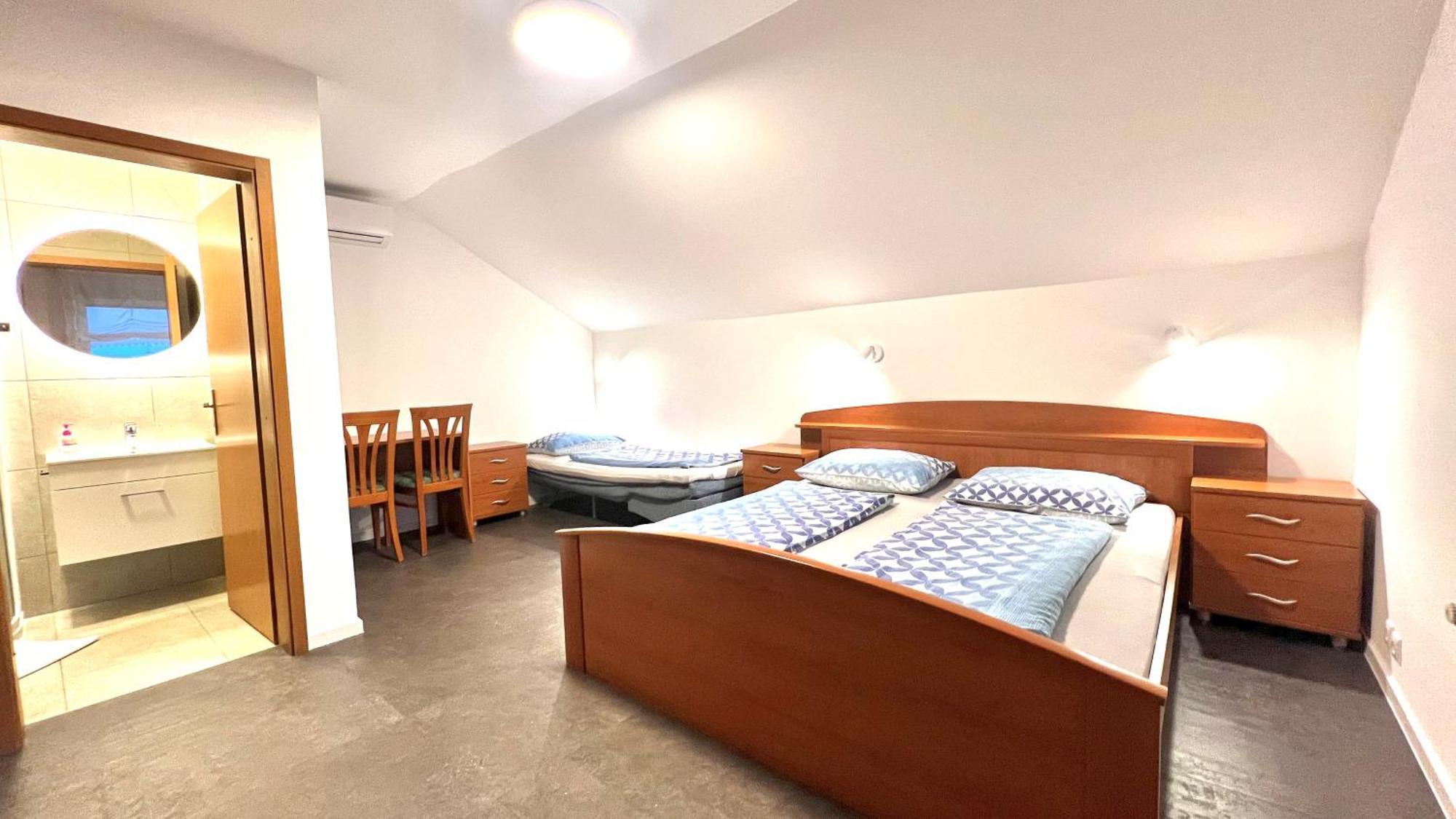 Stara Lipa Tasner Free Kitchen&Garage&Parking-Self Check In 호텔 마리보르 객실 사진